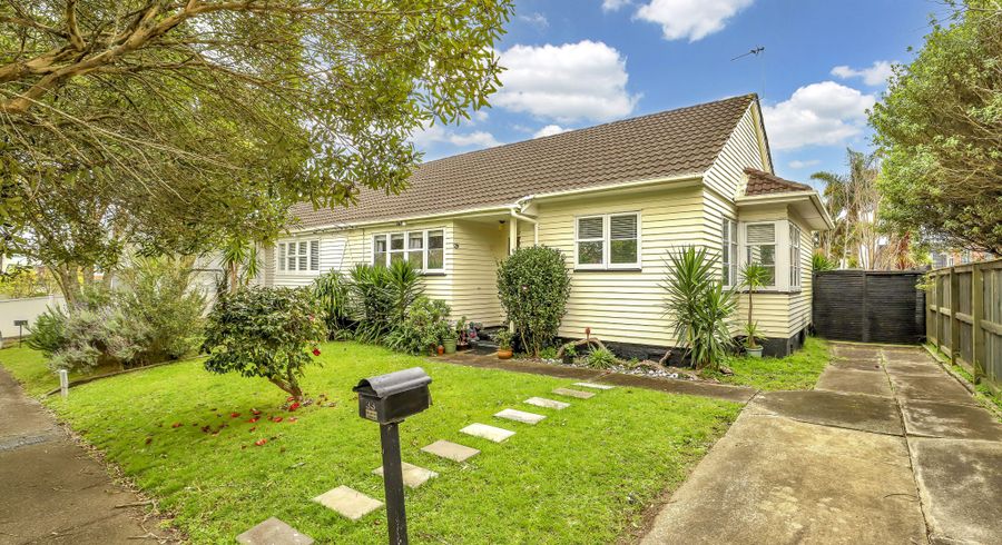  at 33 Humariri Street, Point Chevalier, Auckland City, Auckland