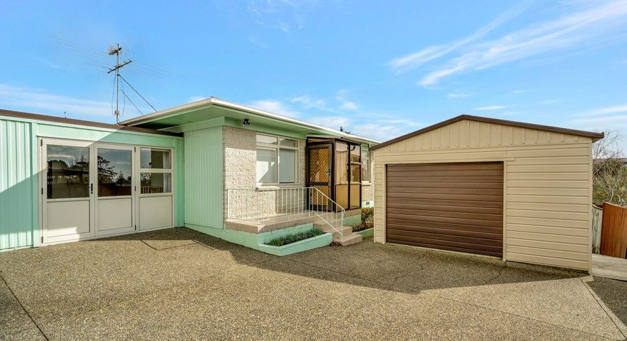  at 2/12 Tanoa Place, Glendene, Auckland