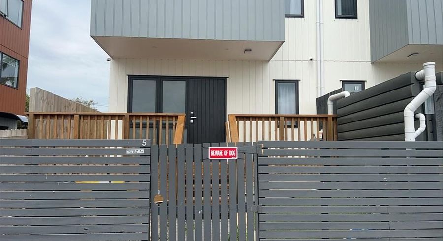  at 5/6 Kereru Street, Henderson, Waitakere City, Auckland