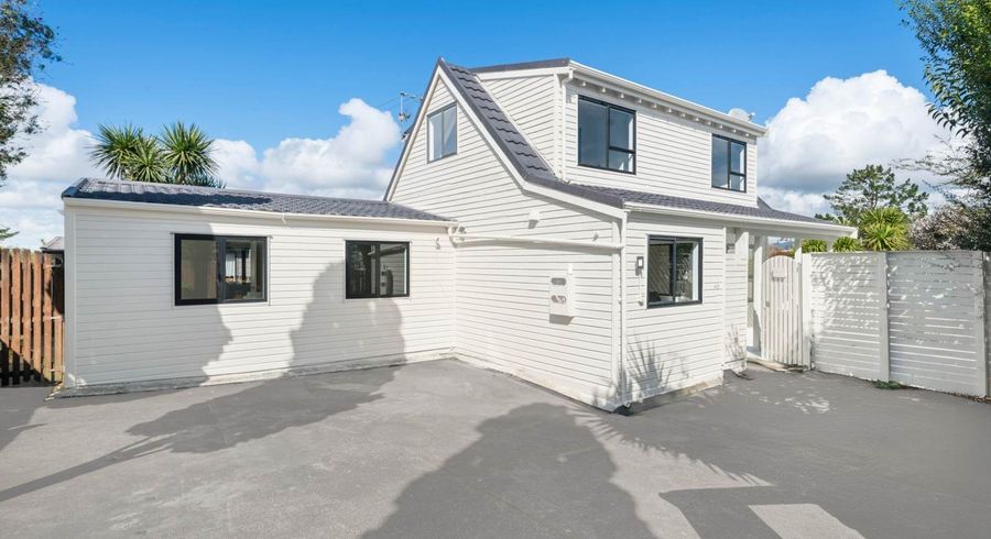  at 2/16 Moxham Grove, Massey, Waitakere City, Auckland