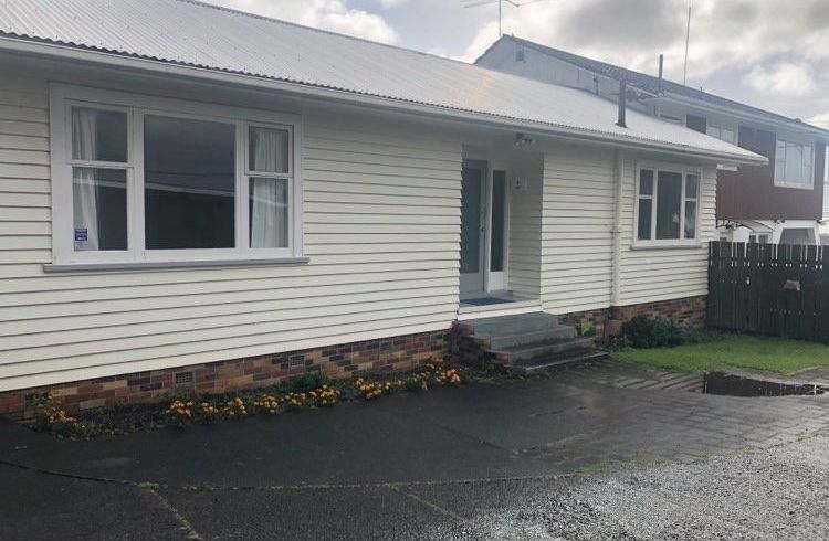  at 2/8 Coronation Road, Hillcrest, North Shore City, Auckland