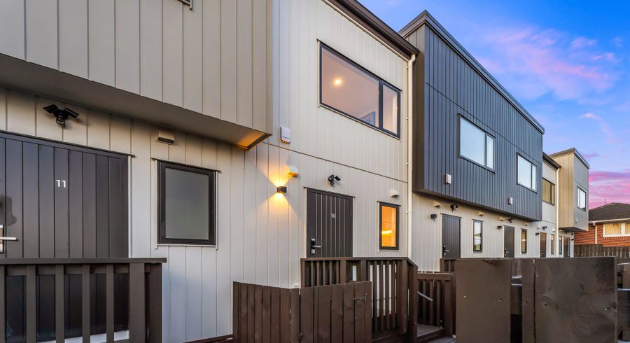  at 8/27 Britton Avenue, Mount Roskill, Auckland City, Auckland