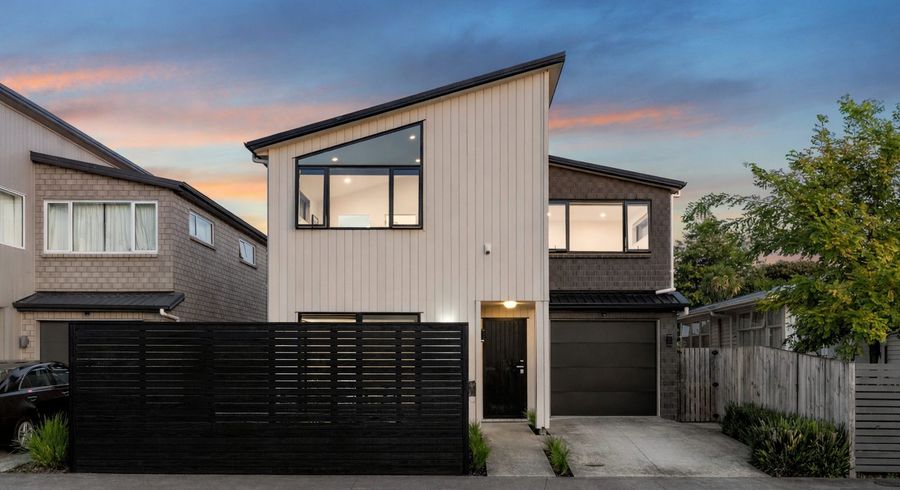  at 4 Crieff Place, Te Atatu Peninsula, Waitakere City, Auckland