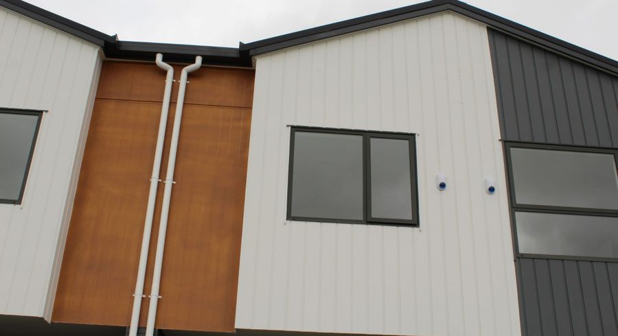  at 5/24 Tara Rd, Henderson, Waitakere City, Auckland