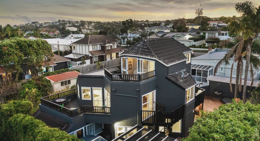  at 2/5 Bruce Street, Northcote Point, Auckland