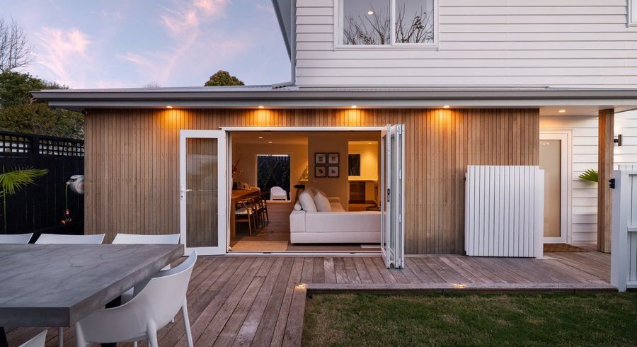  at 2/6 Marsh Avenue, Forrest Hill, North Shore City, Auckland