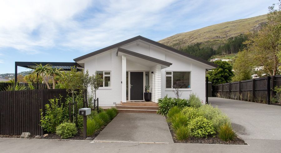  at 10 Finnsarby Place, Sumner, Christchurch City, Canterbury