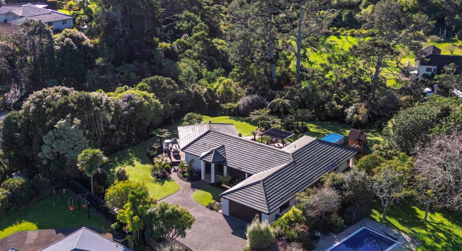 at 10 Almond Grove, Greenhithe, Auckland