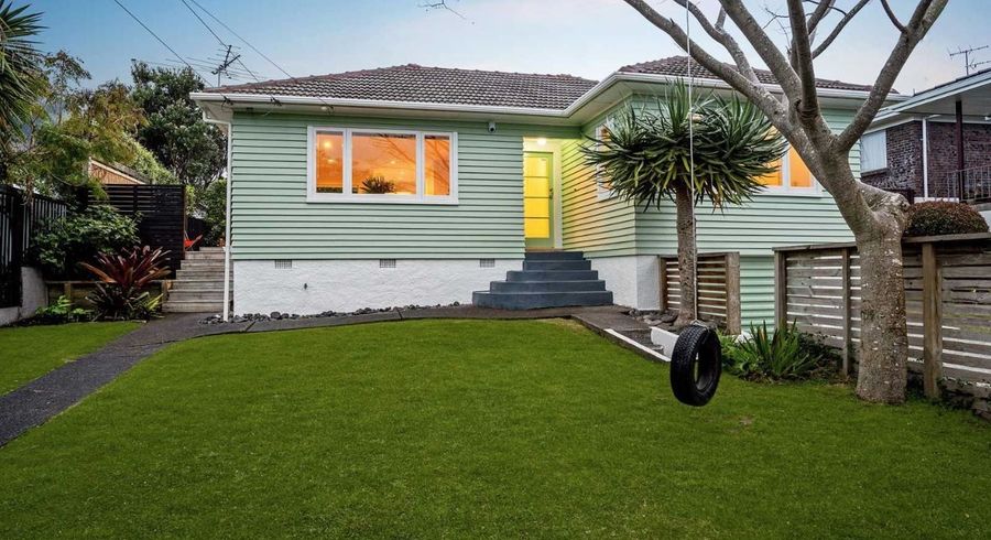  at 27 Renfrew Avenue, Sandringham, Auckland City, Auckland