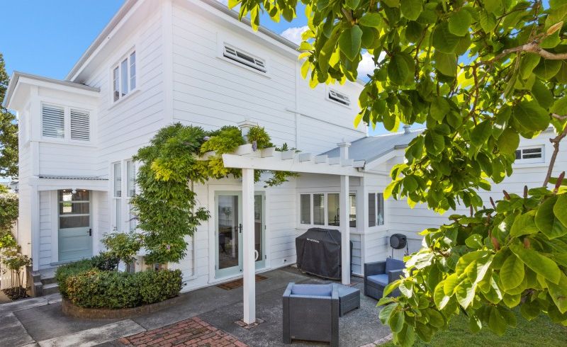  at 11 Colenso Avenue, Hospital Hill, Napier