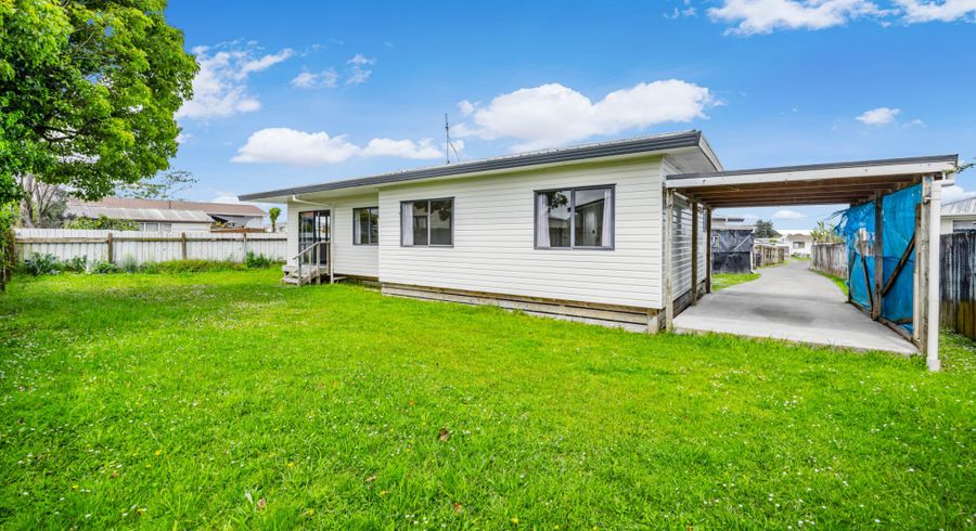  at 2/5 Solveig Place, Randwick Park, Manukau City, Auckland