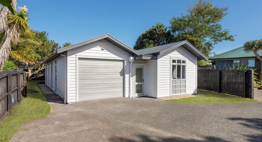  at 32C Arran Street, Avondale, Auckland