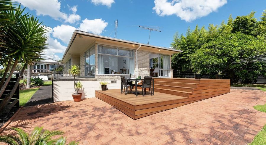  at 11 Towra Place, Botany Downs, Manukau City, Auckland