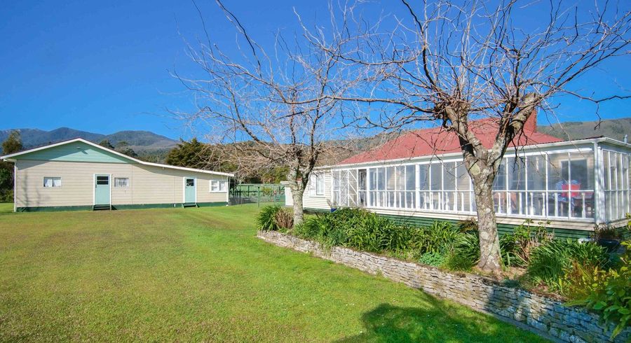  at 2 Mcgill Street, Waimangaroa