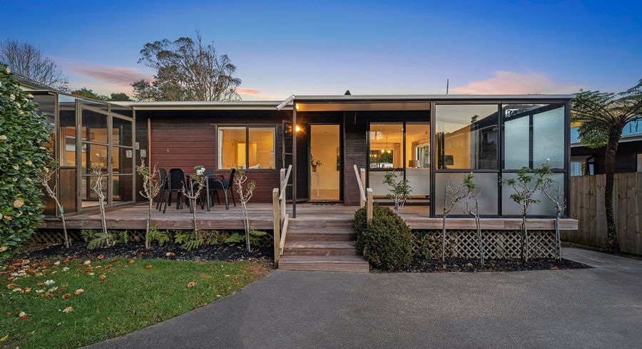  at 2/30 Selwyn Crescent, Forrest Hill, Auckland