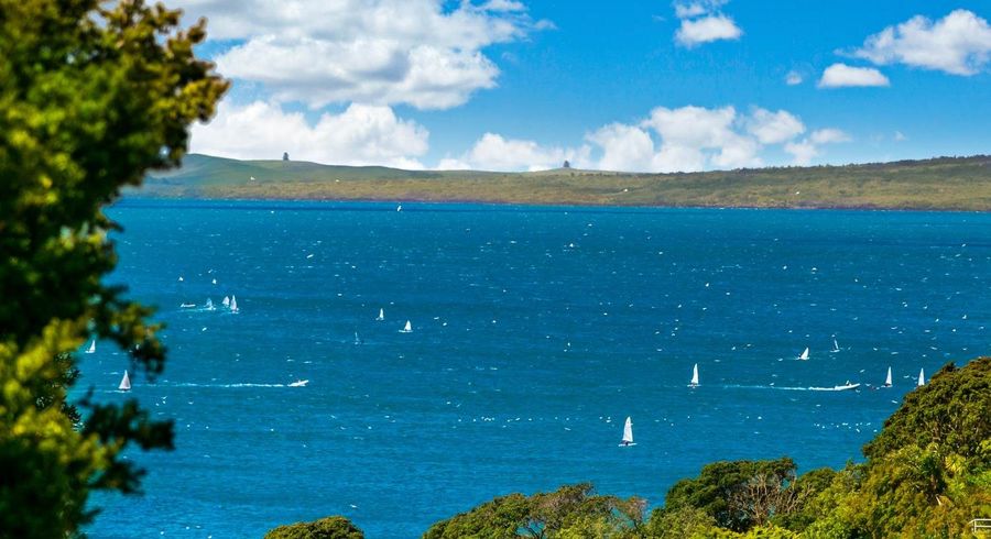  at 35 Montgomery Ave, Rothesay Bay, North Shore City, Auckland