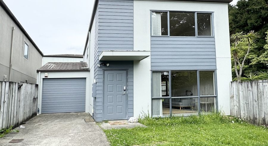  at 6 Sun Place, Henderson, Waitakere City, Auckland