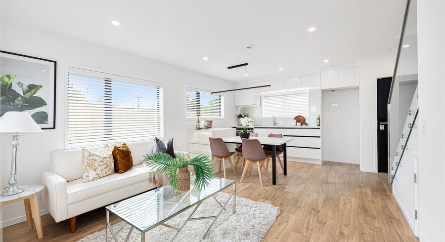  at 2/46 Vera Road, Te Atatu South, Auckland