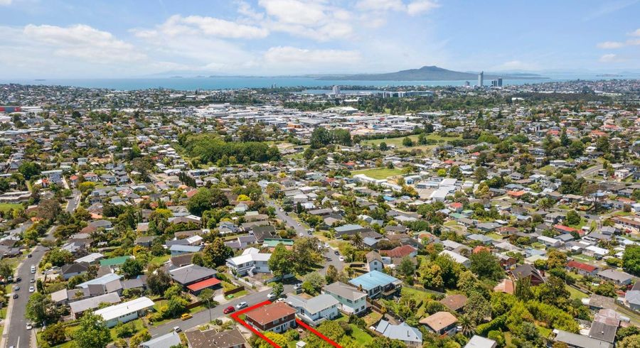  at 46 Chequers Avenue, Glenfield, North Shore City, Auckland