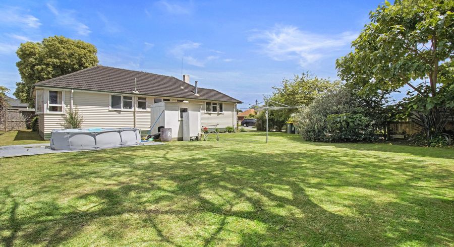  at 16 Hockin Place, Fairfield, Hamilton