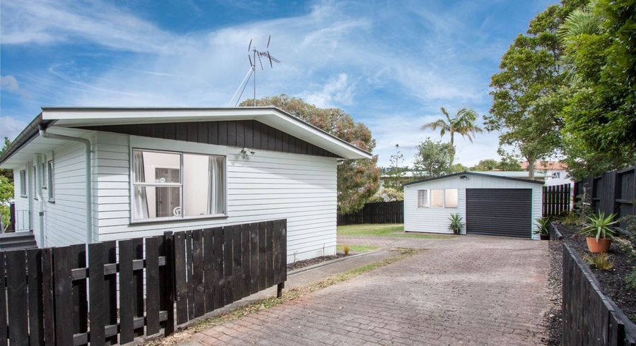  at 82 Lantana Road, Green Bay, Waitakere City, Auckland