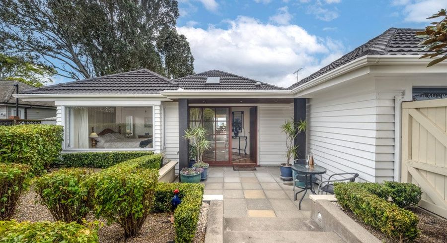  at 33 Bleakhouse Road, Mellons Bay, Manukau City, Auckland