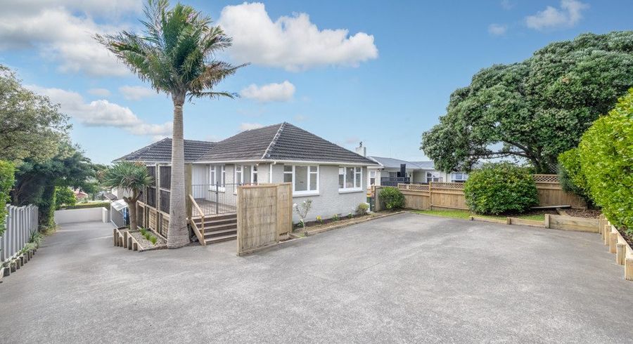  at 72 Bradbury Road, Botany Downs, Manukau City, Auckland
