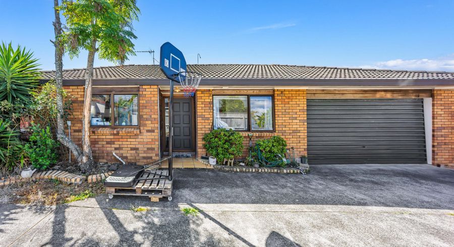  at 2/152 Whitford Road, Somerville, Manukau