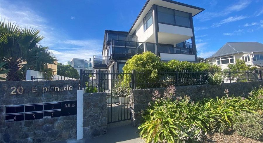  at 2/20 Esplanade, Sumner, Christchurch City, Canterbury