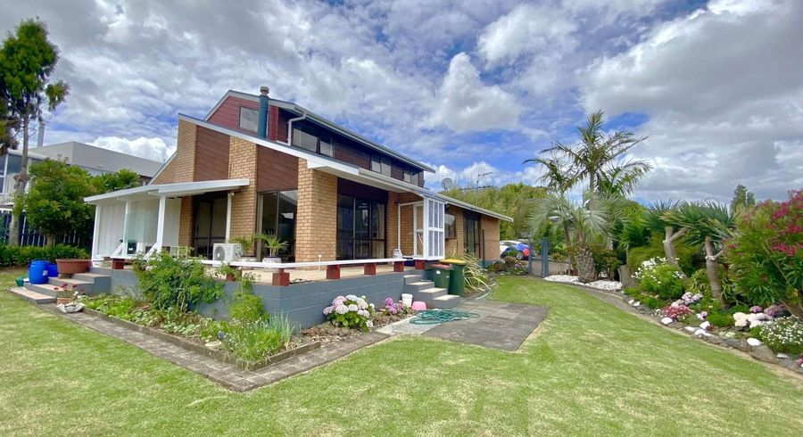  at 74 Redoubt Road, Goodwood Heights, Manukau City, Auckland