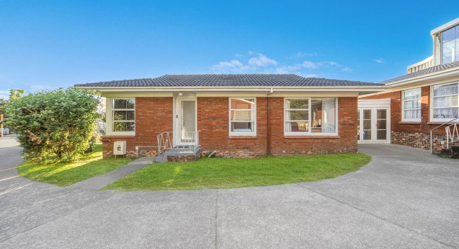  at 1/5 Wairau Road, Milford, North Shore City, Auckland