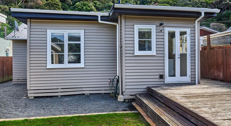  at 44 Airlie Road, Plimmerton, Porirua