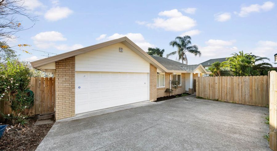  at 2/236 Cascades Road, Botany Downs, Auckland