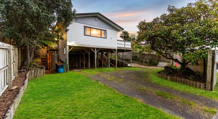  at 4 Lowell Place, Massey, Waitakere City, Auckland