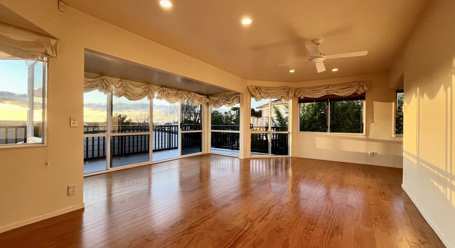  at 117 Bradbury Road, Botany Downs, Auckland