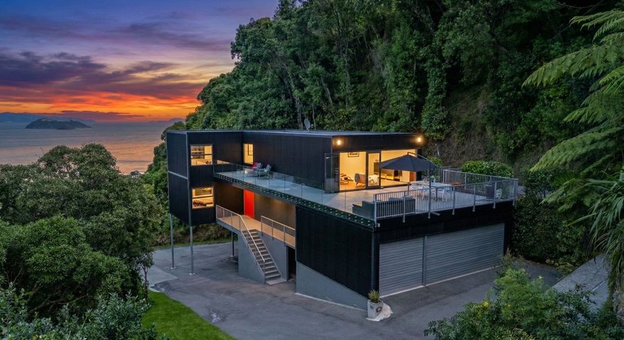  at 18 Korokoro Road, Korokoro, Lower Hutt, Wellington