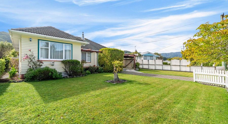  at 4 Miles Crescent, Wainuiomata, Lower Hutt, Wellington