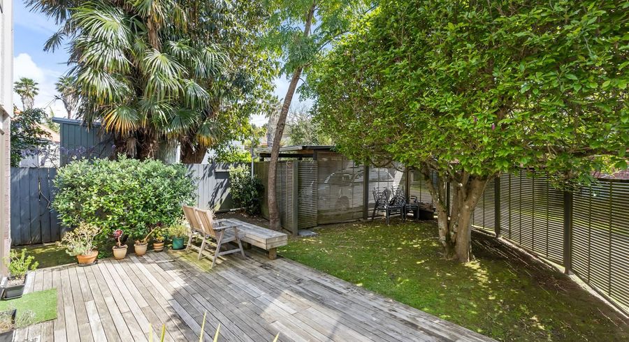  at 2/8 Nile Road, Milford, Auckland