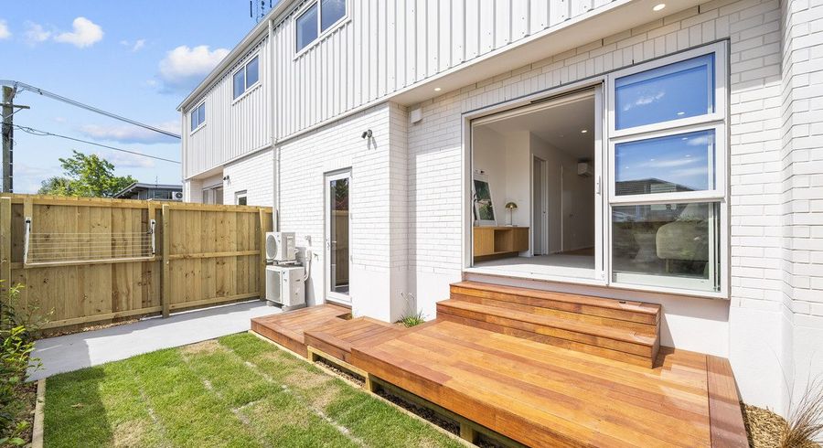  at 1-2/16 Bass Street, Woolston, Christchurch City, Canterbury
