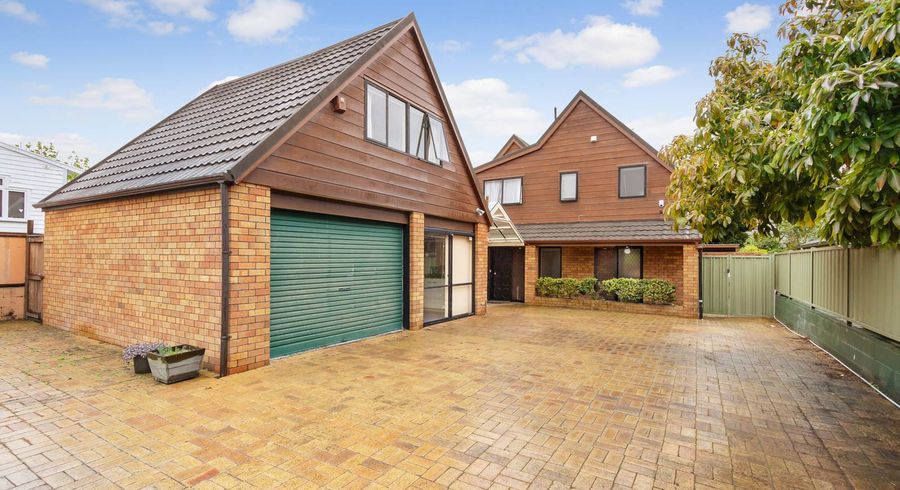  at 2/11 Smale Street, Point Chevalier, Auckland