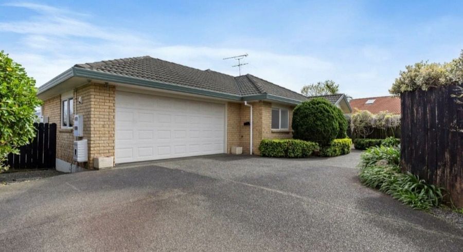  at 2/19 Emyvalie Place, Dannemora, Auckland
