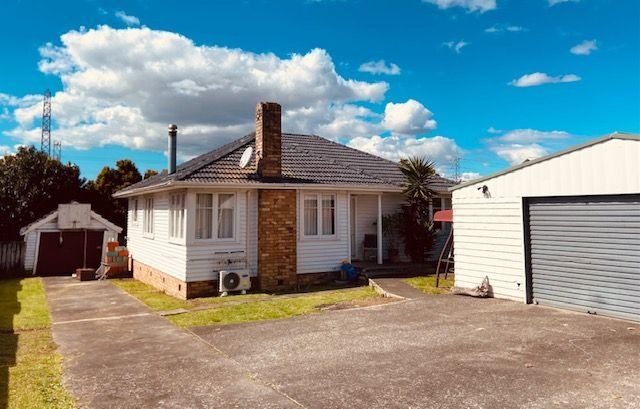  at 13 Flanshaw Road, Te Atatu South, Waitakere City, Auckland