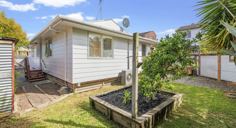  at 4b Hall Avenue, Favona, Manukau City, Auckland