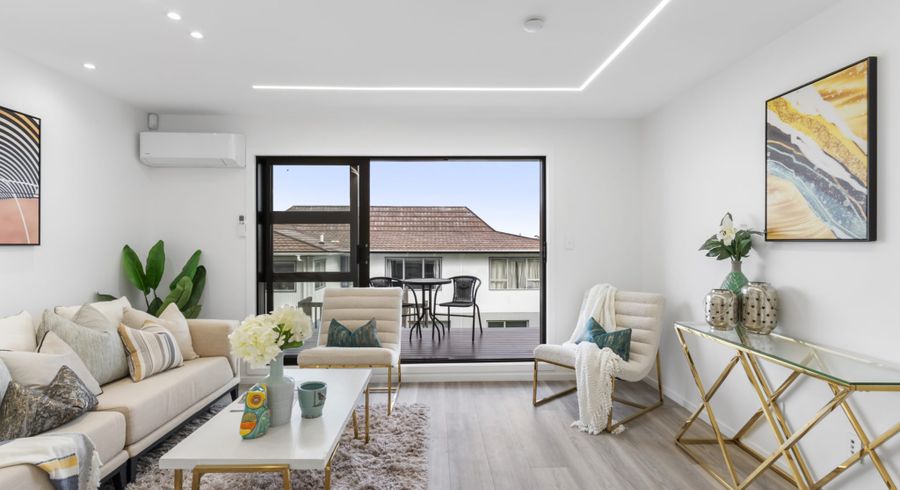  at 789D East Coast Road, Northcross, North Shore City, Auckland
