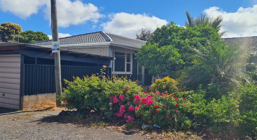  at 4/215 Swanson Road, Henderson, Auckland