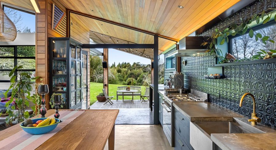  at 581 West Coast Road, Oratia, Waitakere City, Auckland