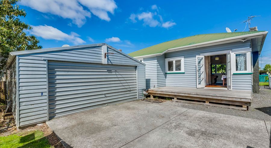  at 1/5 Walter Street, Mangere East, Auckland