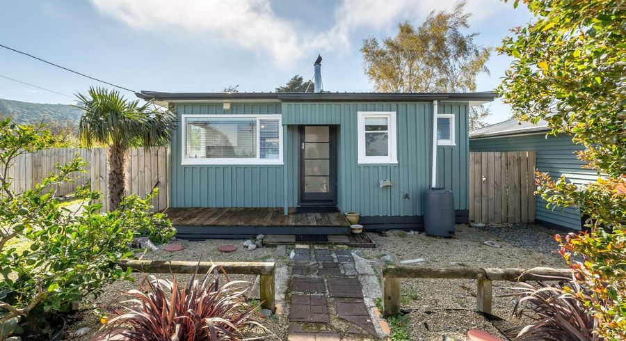  at 15 Woodward Street East, Featherston