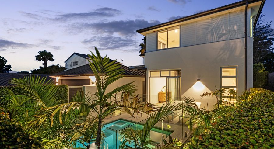  at 8 Sylvan Park Avenue, Milford, Auckland