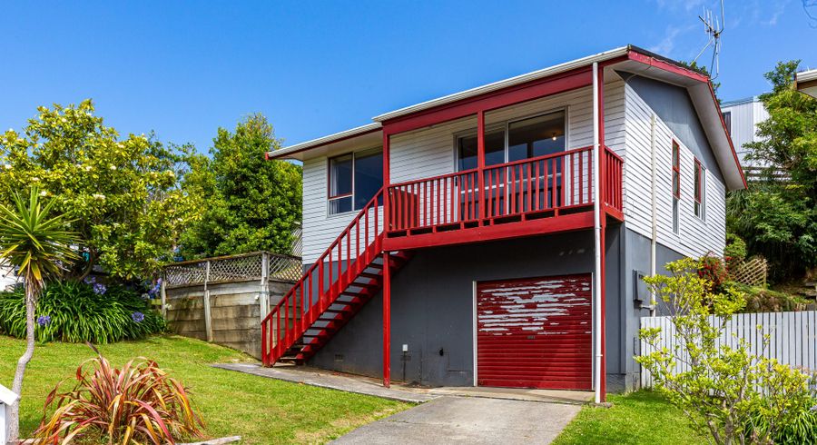  at 8 Halyard Place, Whitby, Porirua